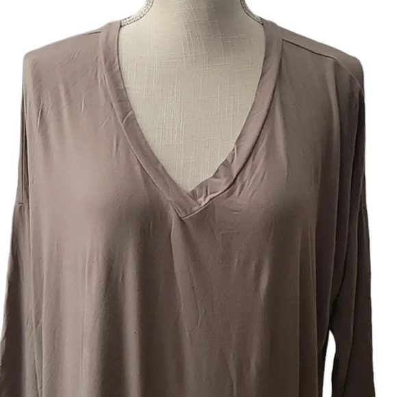 Versona Top - Picture 2 of 4